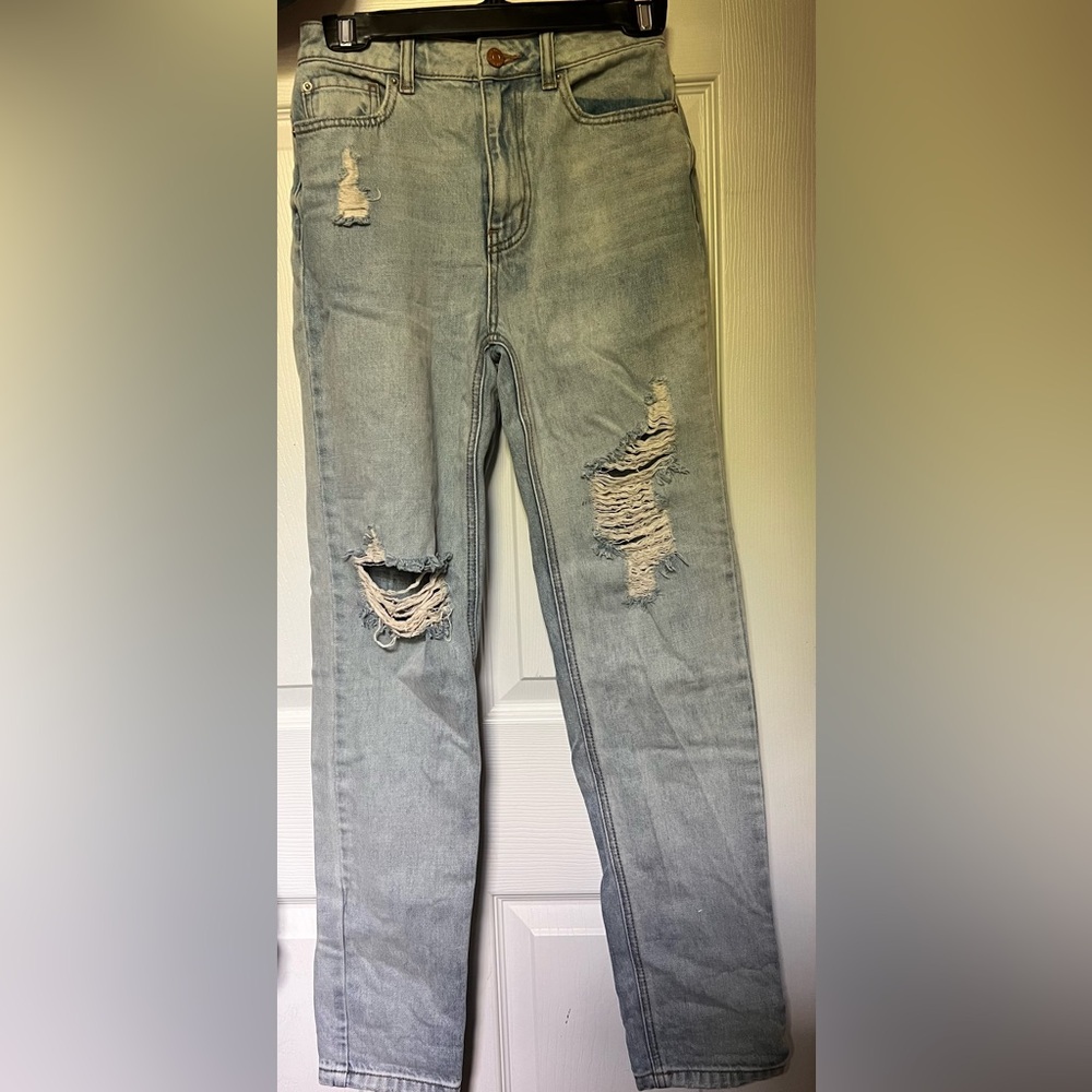 Urban outfitters High-Rise Mom jeans Size 24 like new